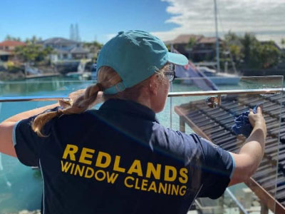 Pool Glass Fence Cleaning